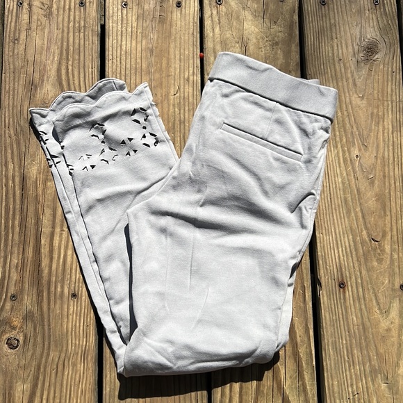 Gray scalloped capris - Picture 7 of 7